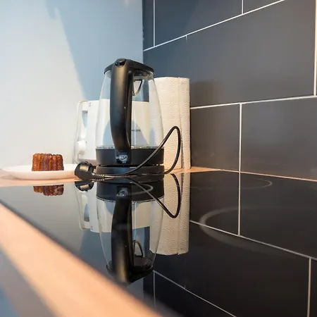 Budget Downtown With Parking דירה