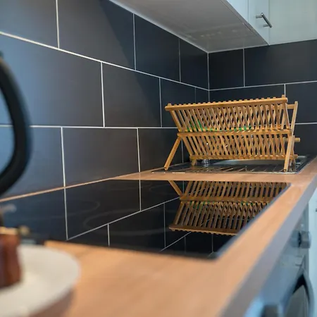 Budget Downtown With Parking דירה *