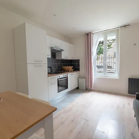 Budget Downtown With Parking