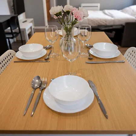 Budget Downtown With Parking