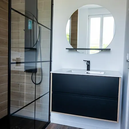 Budget Downtown With Parking דירה *