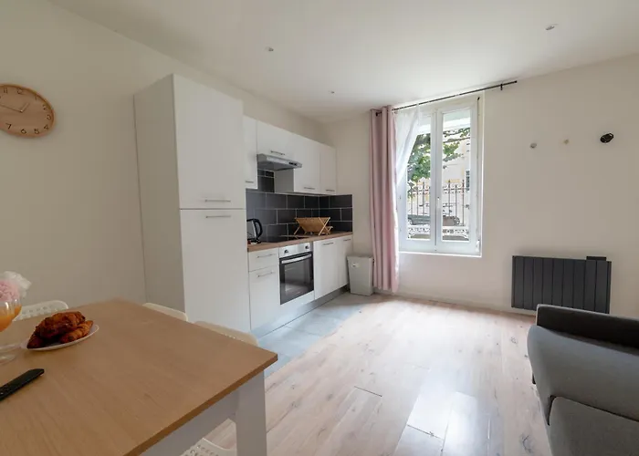 Budget Downtown With Parking