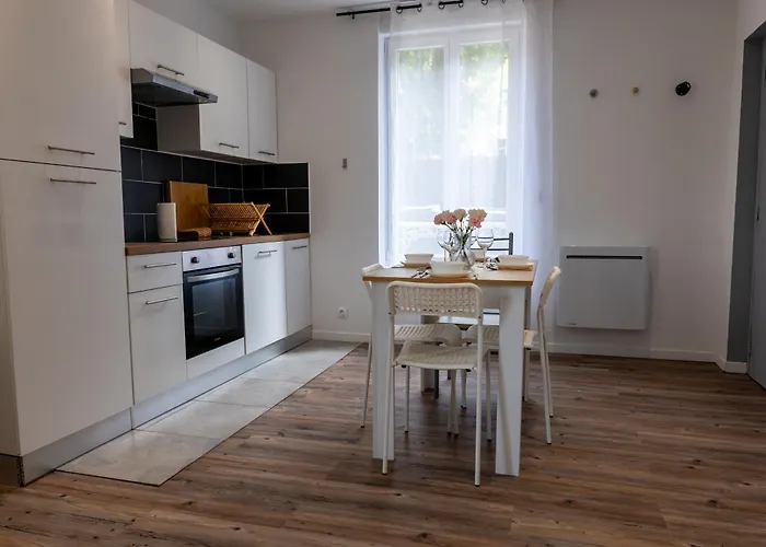 Budget Downtown With Parking Lägenhet Charleville-Mézières