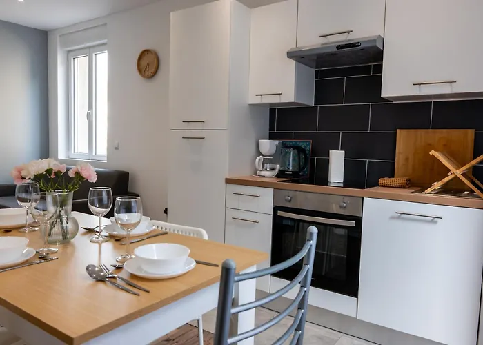 Lägenhet Budget Downtown With Parking