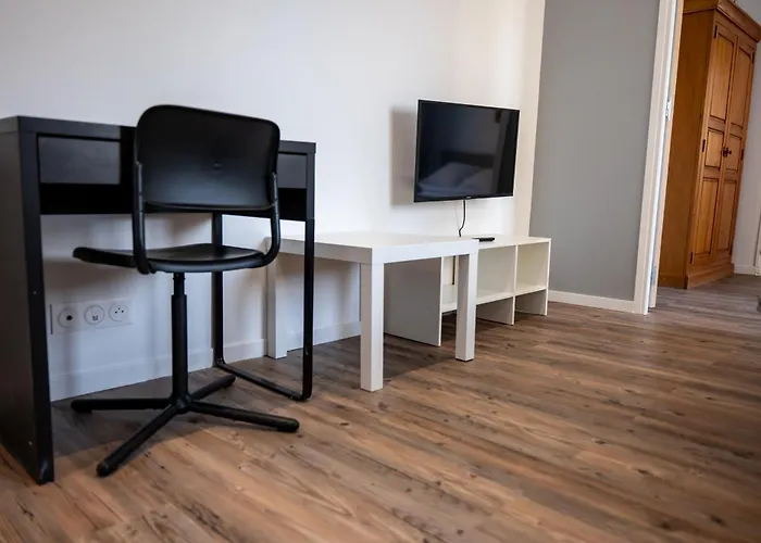 Budget Downtown With Parking Lägenhet