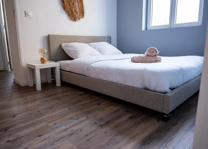 Lägenhet Budget Downtown With Parking Charleville-Mézières